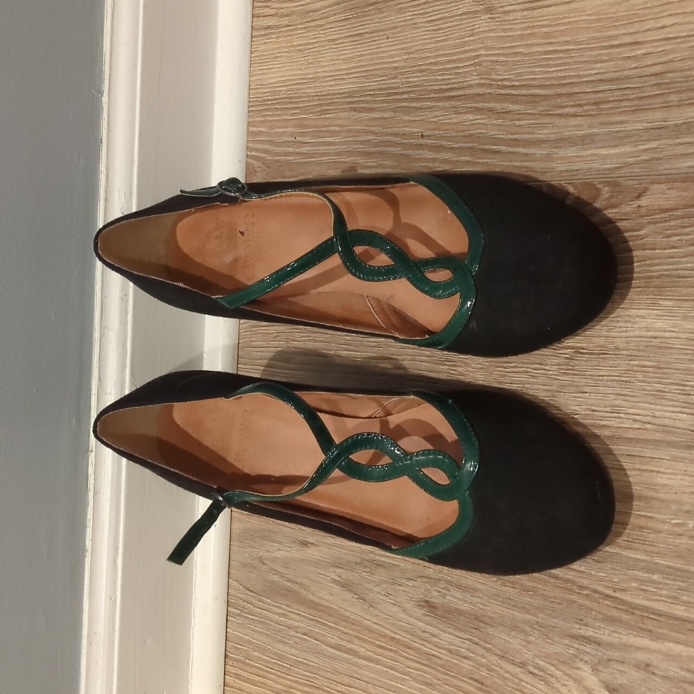 Black and emerald green heels